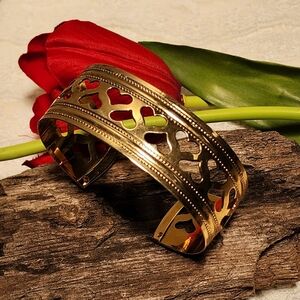 Vintage Gold Toned Brass Toned Metal Heart Cutout Cuff Bracelet